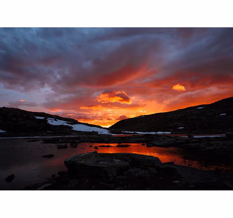 Papel pintado paisaje reflejo de un atardecer impresionante - TenVinilo