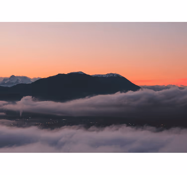 Papel pintado paisaje vista de atardecer en montaña - TenVinilo