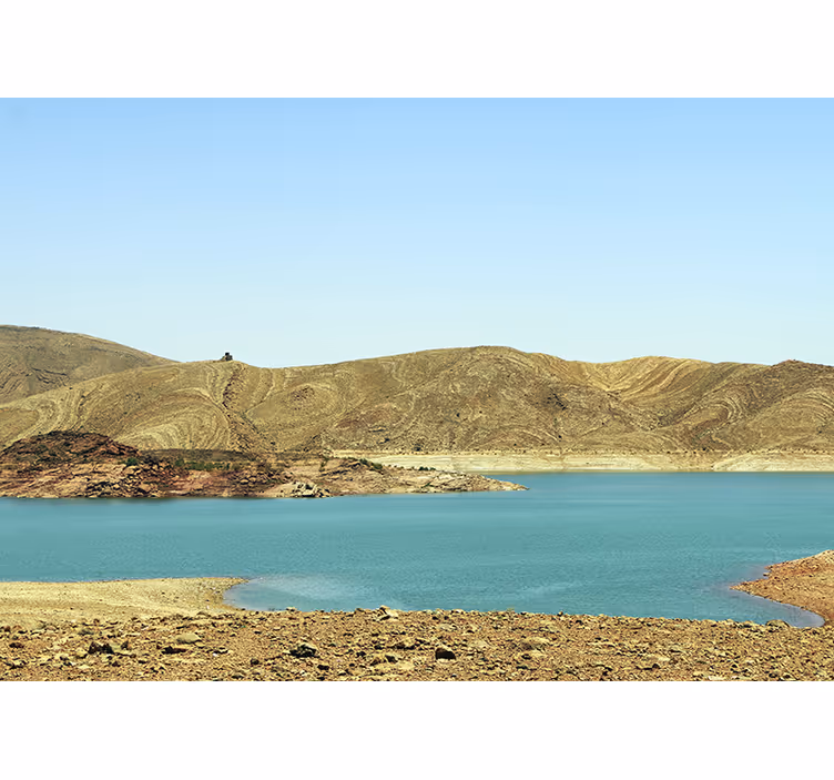 Fotomural montañas lago de montaña sereno - TenVinilo