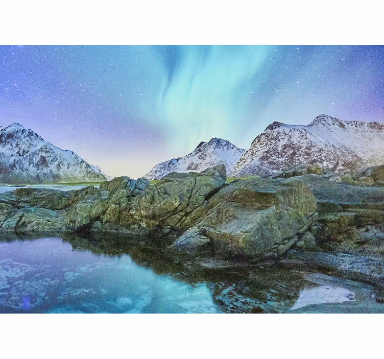 Papel pintado paisaje reflejo de auroras boreales - TenVinilo