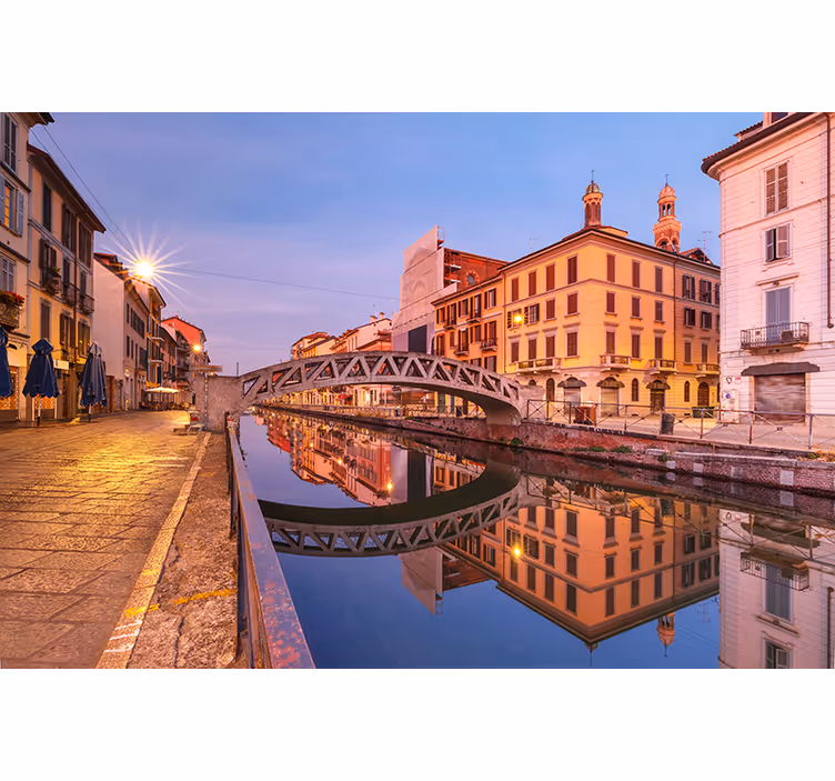 Fotomural ciudad reflejo del canal de milán - TenVinilo