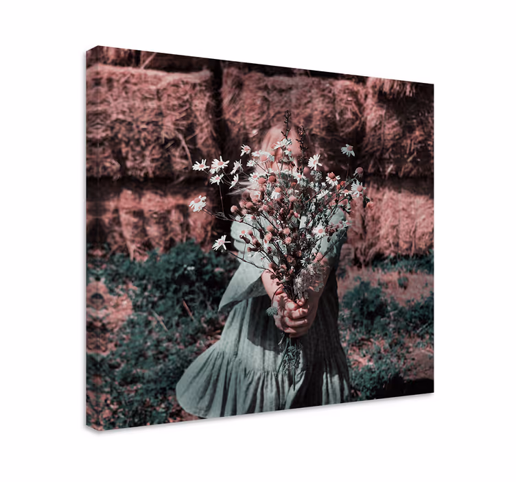 Cuadro de flores niña sosteniendo flores - TenVinilo