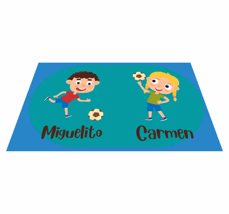 Alfombra vinílica infantil niños jugando fútbol con nombre - TenVinilo