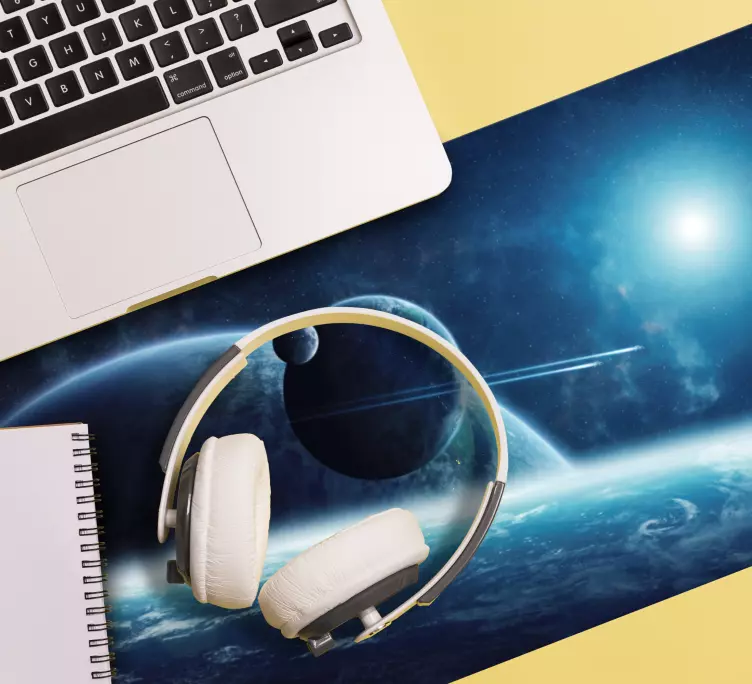 Alfombrilla ratón gaming escena planetaria cósmica - TenVinilo