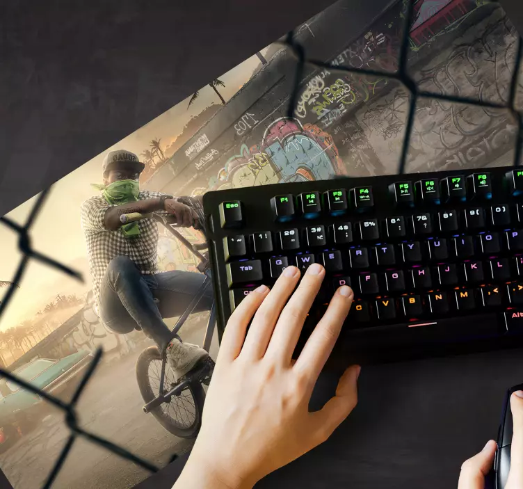 Alfombrilla ratón gaming motociclista en escena urbana - TenVinilo