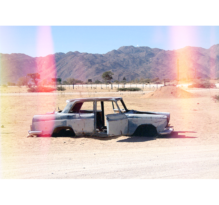Estor enrollable salón coche abandonado en desierto - TenVinilo