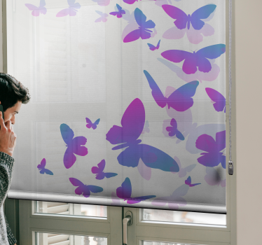 Estor enrollable pasillo patrón mariposas lilas - TenVinilo