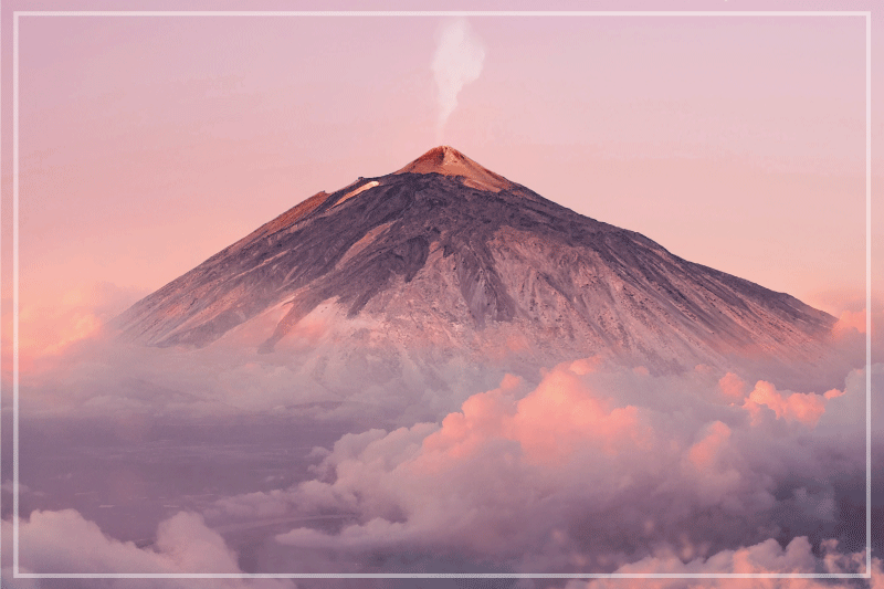 Mantel individual moderno paisaje de montañas volcánicas - TenVinilo