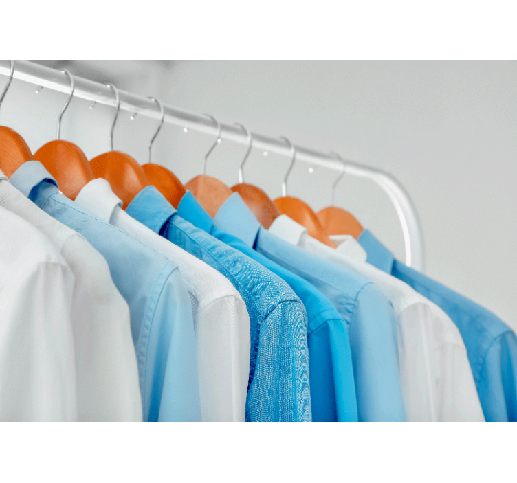 Fotomural texturas colgando camisas azules - TenVinilo