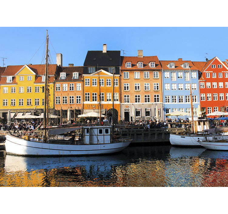 Fotomural ciudad viviendas vibrantes junto al lago - TenVinilo