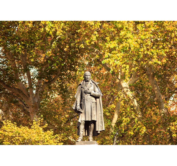 Fotomural gente estatua entre el follaje - TenVinilo