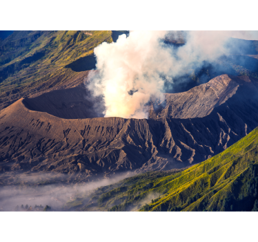Fotomural montañas majestuosa erupción volcánica - TenVinilo