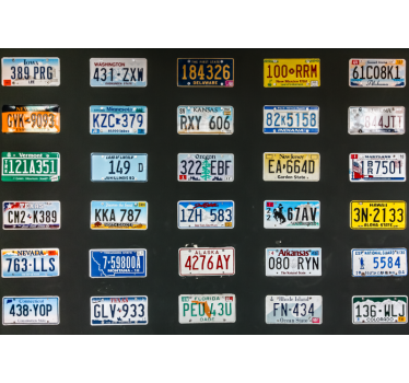 Fotomural vehículo placas de matrícula coloridas - TenVinilo