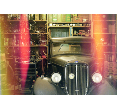 Fotomural vehículo exposición de automóviles clásicos - TenVinilo