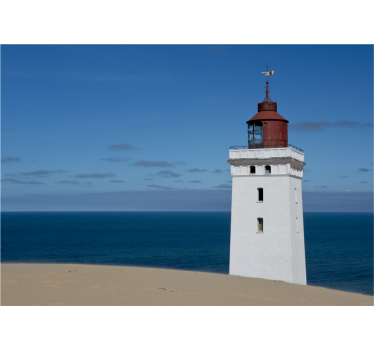Fotomural montañas faro junto al océano - TenVinilo