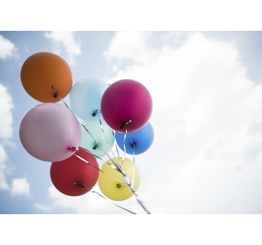 Fotomural infantiles Globos de colores con cielo - TenVinilo