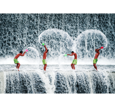 Fotomural gente salpicadura de agua divertida - TenVinilo