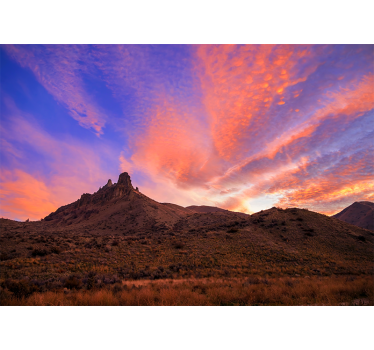 Papel pintado paisaje montañas majestuosas al anochecer - TenVinilo