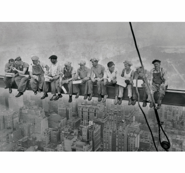 Fotomural vintage Hombres en la cima del rascacielos - TenVinilo