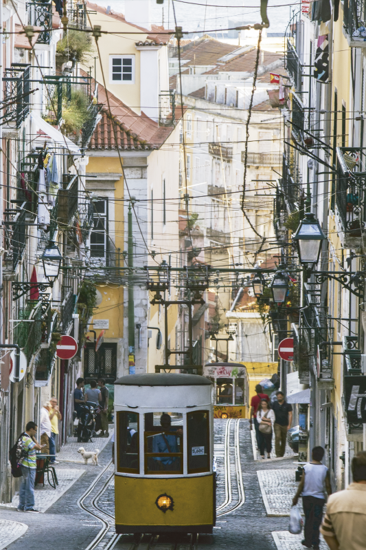 Poster paisaje fotomural tranvía de lisboa - TenVinilo