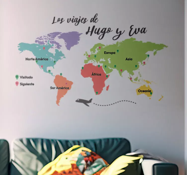 Vinilo pared salón mapamundi colorido viajes con nombre - TenVinilo