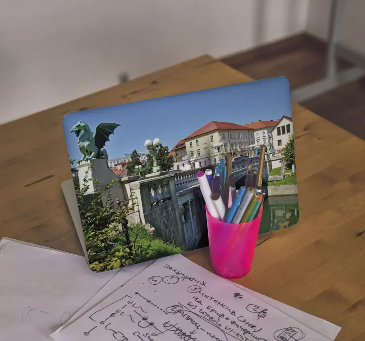 Pegatina para portátil vista del puente del dragón - TenVinilo