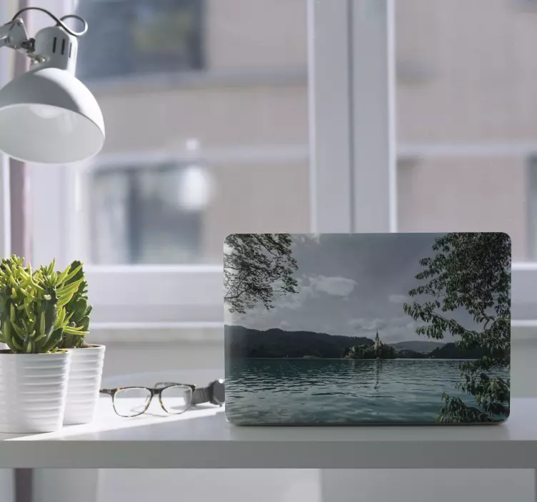 Pegatina para portátil vista panorámica del lago - TenVinilo