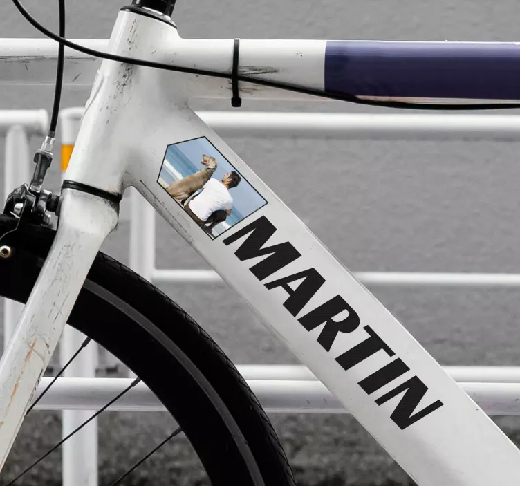 Pegatina para bicicleta personalizada con nombre y foto - TenVinilo
