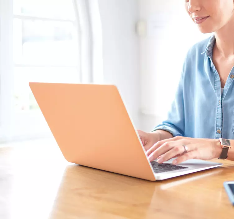 Skin para portátil color peach fuzz - TenVinilo