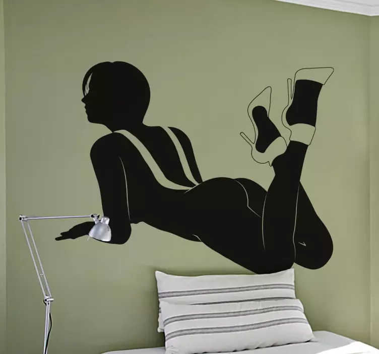 Vinilo decorativo chica en tirantes - TenVinilo