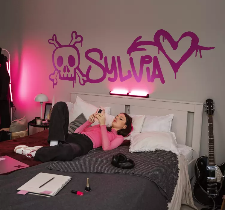 Vinilo decorativo graffiti calavera y corazón - TenVinilo