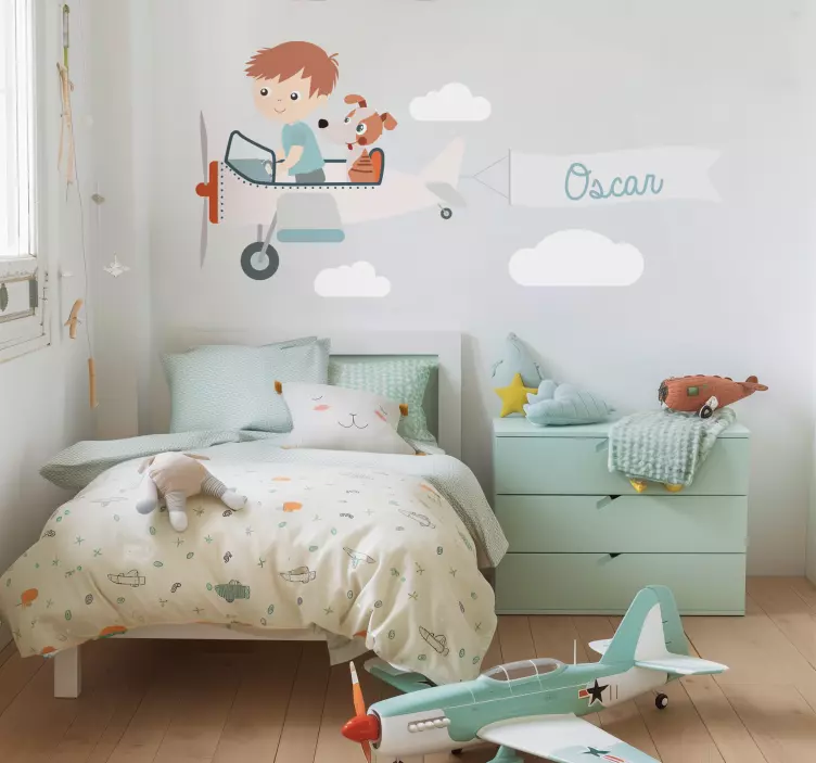 Vinilo infantil niño y perro en avión con nombre - TenVinilo