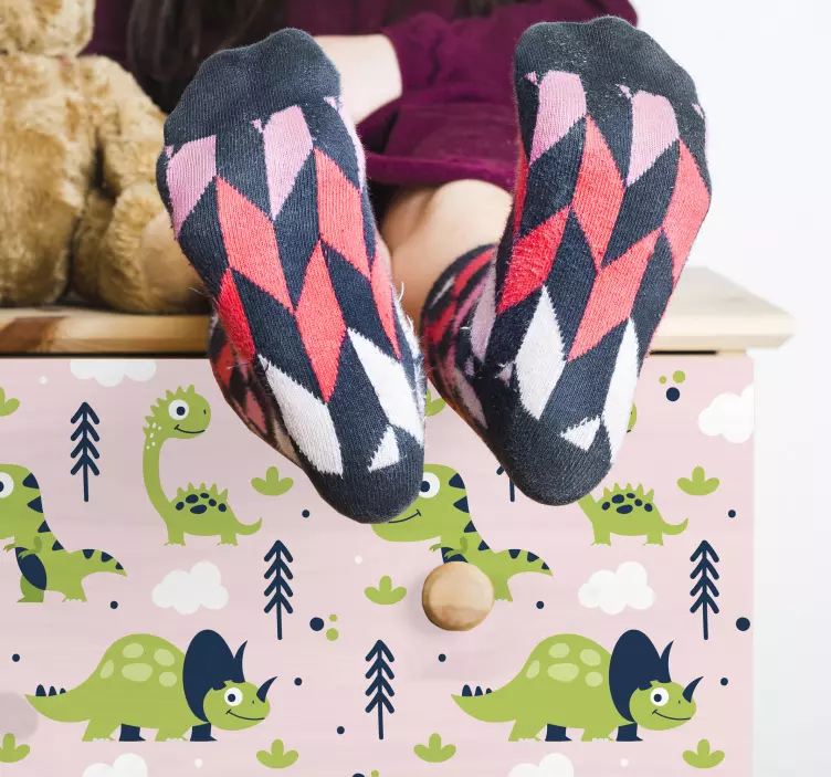 Vinilo para mueble Pequeños dinosaurios verdes sobre fondo rosa - TenVinilo