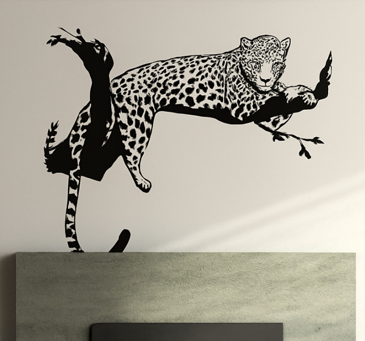 Vinilo pared salón leopardo en el árbol - TenVinilo