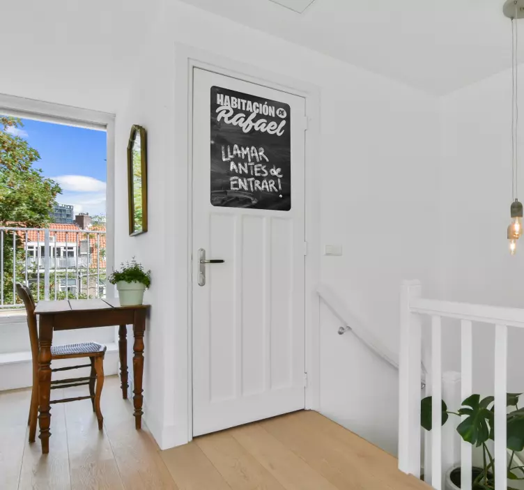 Vinilo pizarra para puerta con nombre - TenVinilo