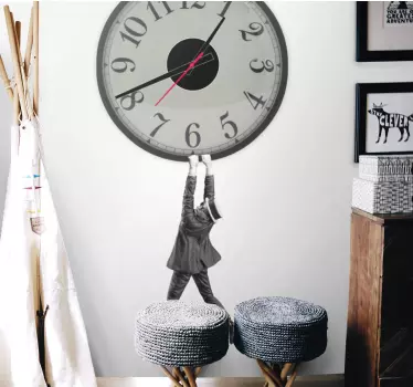 Reloj adhesivo pared Harold lloys hombre y reloj - TenVinilo