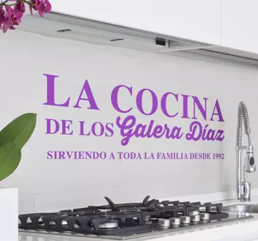 Vinilo decorativo cocina familiar - TenVinilo