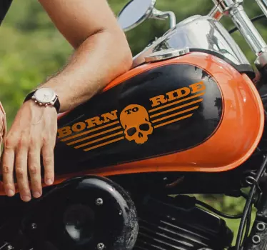 Pegatina moto nacido para montar calavera - TenVinilo