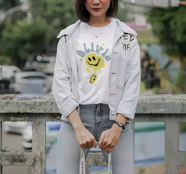 Camiseta personalizable emoticono amarillo feliz - TenVinilo