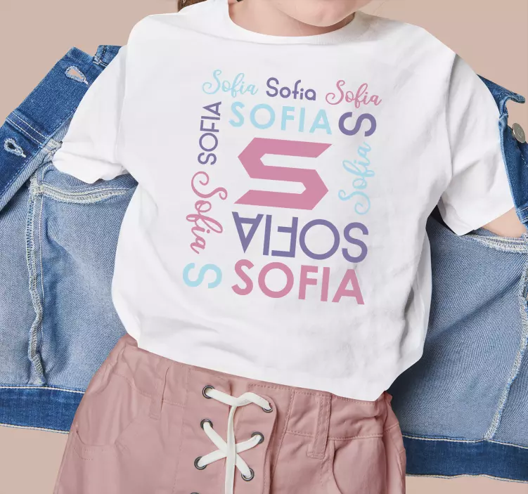 Camiseta infantil patrón inicial y de nombre - TenVinilo
