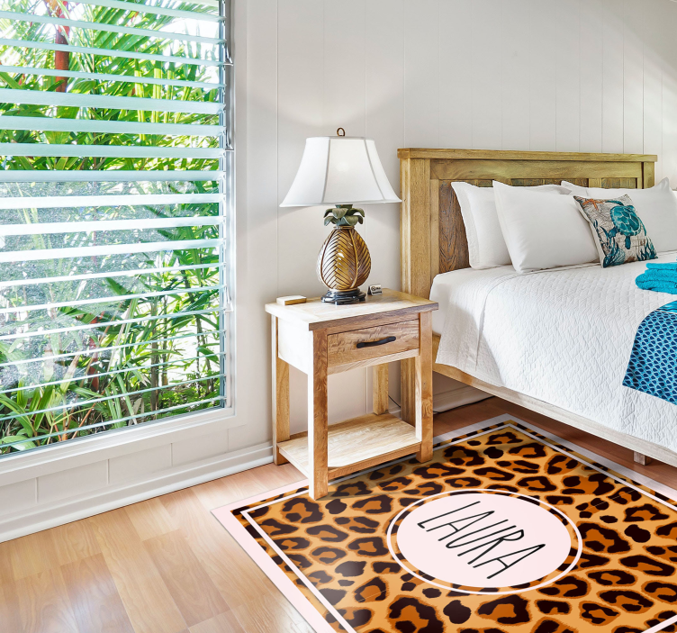 Alfombra vinílica juvenil patrón de leopardo con nombre - TenVinilo