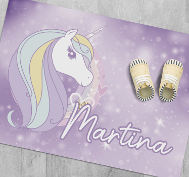 Alfombra vinílica bebé unicornio con nombre lila - TenVinilo