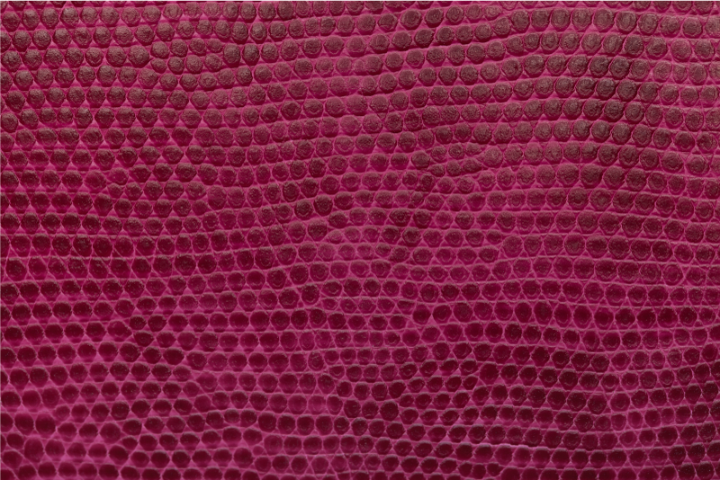 Alfombra vinílica animal print tela carmesí texturizada - TenVinilo